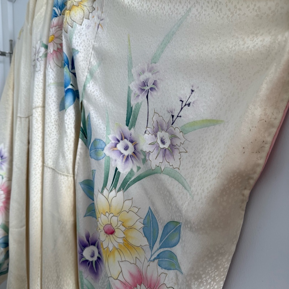 Vintage yellow Japanese silk kimono haori robe jacket with hand painted flowers - Picture 5 of 8